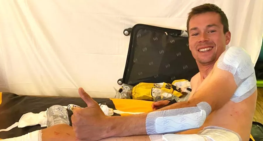 Primoz Roglic muestra sus heridas en el Tour de Francia y avisa que continuará.
