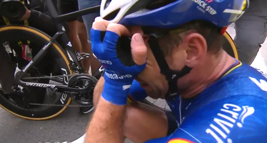 Mark Cavendish, llorando luego de ganar la etapa 4 del Tour de Francia.