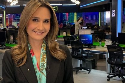 Inés María Zabarín en Noticias RCN, a propósito de que contó por qué los presentadores del informativo ahora presentan con un pedal o un control.