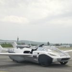 Carro volador ya se pasea por las nubes de una ciudad, a 170 kilómetros por hora