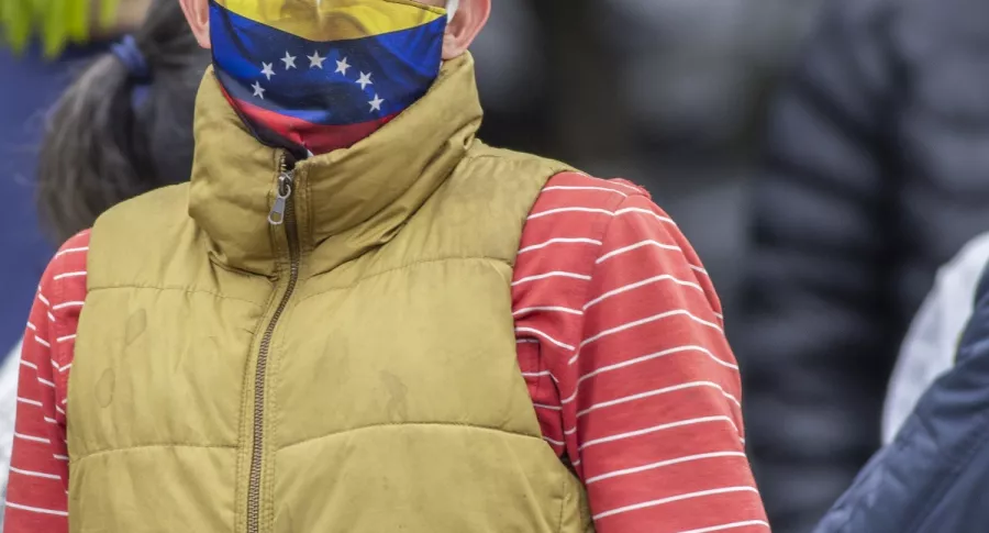 Imagen de venezolanos que ilustra nota; Corte permite que niños venezolanos reciban nacionalidad colombiana