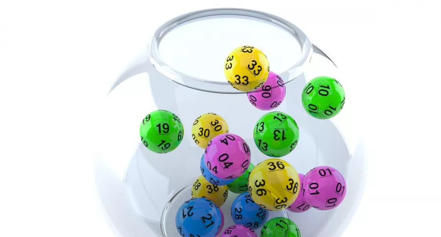 Balotas en un frasco ilustran qué lotería jugó anoche y resultados de las loterías de Medellín, Santander y Risaralda julio 2.