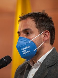 Imagen de Luis Ernesto Gómez, que fue en contra de “derecha e izquierda radical” que criticó
