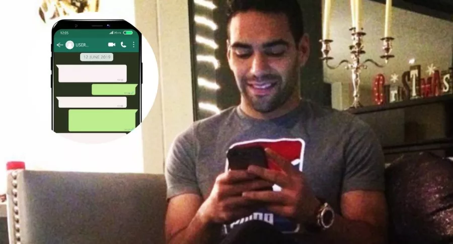 Foto de Falcao García con un celular, en nota del chat que mantiene el jugador y muestra su humildad.