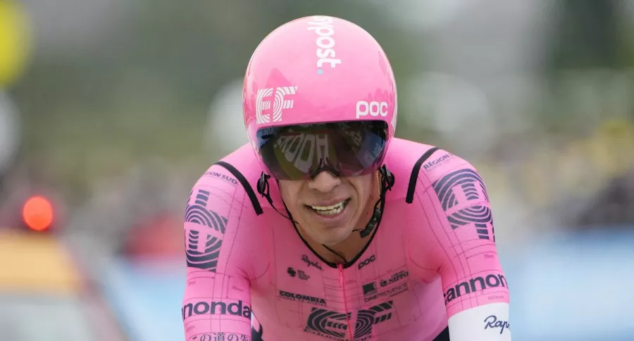 Rigoberto Urán quedó vuelto nada tras la etapa 8 del Tour de Francia.