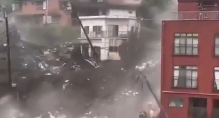 En un video, que se hizo viral, se puede observar el momento en el que un deslizamiento de tierra arrasó con 300 casas en Japón. 