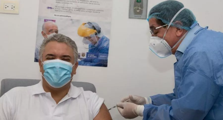 Iván Duque, presidente de Colombia, recibió la segunda dosis de la vacuna de Pfizer contra el COVID-19. 