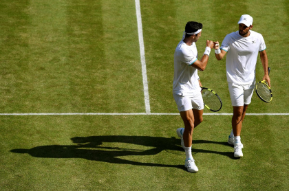 Foto de Juan Sebastián Cabal y Robert Farah en Wimbledon en 2019, en nota de su clasificación a cuartos de final en Wimbledon en 2021.
