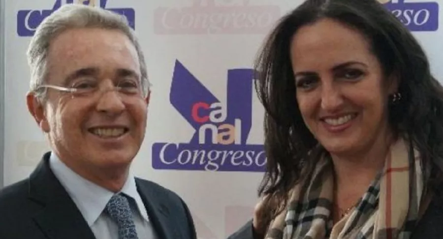 María Fernanda Cabal y Álvaro Uribe, en el Congreso, del que dijo si la apoyará para su candidatura a la presidencia