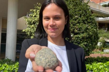 Andrea Romero, la joven que le regaló una piedra a Iván Duque, dice cómo la entró a Palacio