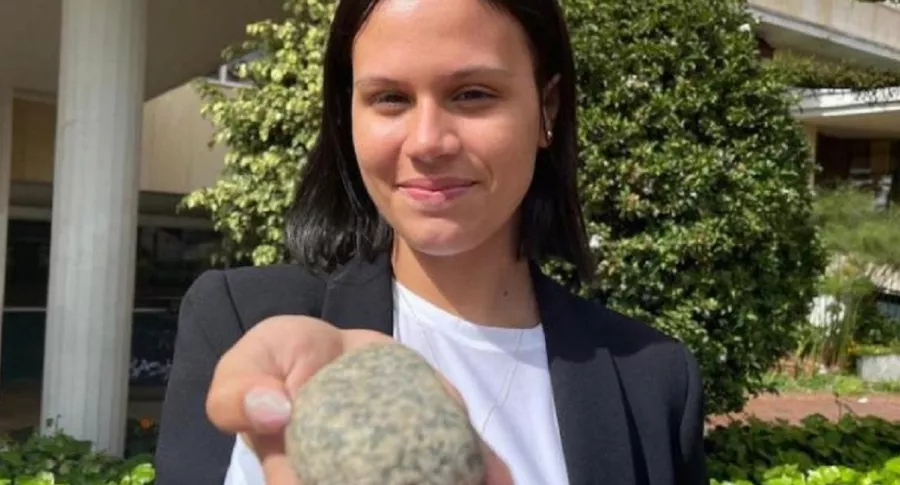 Andrea Romero, la joven que le regaló una piedra a Iván Duque, dice cómo la entró a Palacio