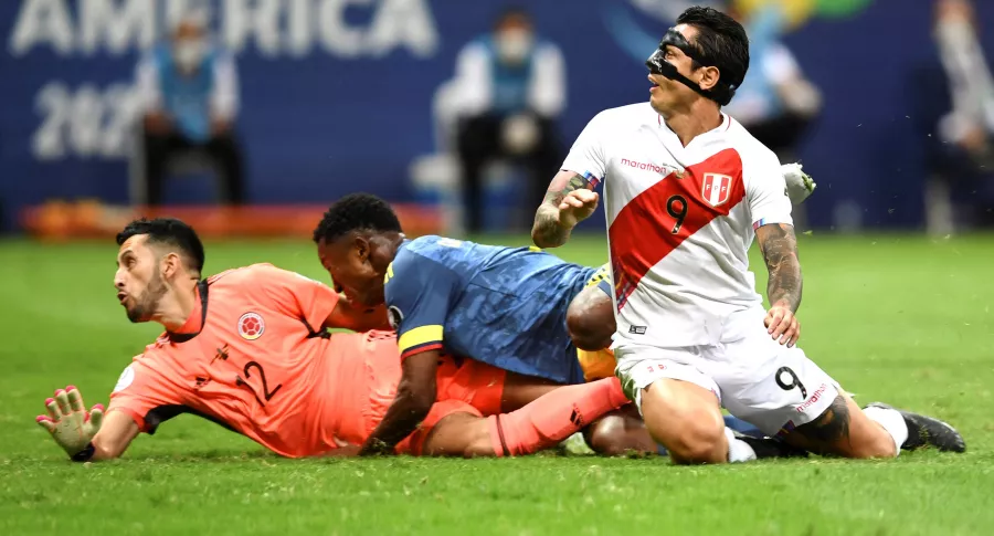 Gol de Perú a Colombia en Copa América; Camilo Vargas no lo pudo detener. Imagen del partido.