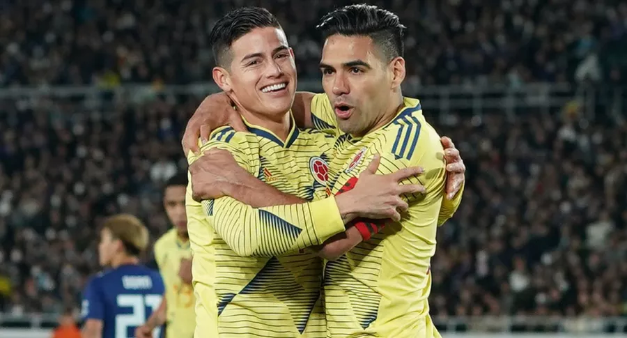 Foto de James Rodríguez y Falcao García, en nota de saludo de Falcao a James por su cumpleaños con fotos de Selección Colombia.