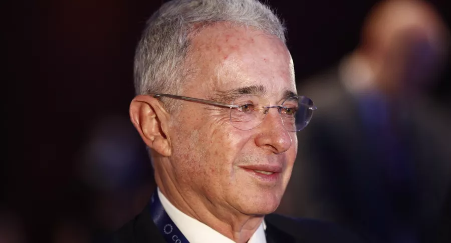 Álvaro Uribe Vélez, que celebró que dos de sus exfuncionarios fueron absueltos por las chuzadas del DAS