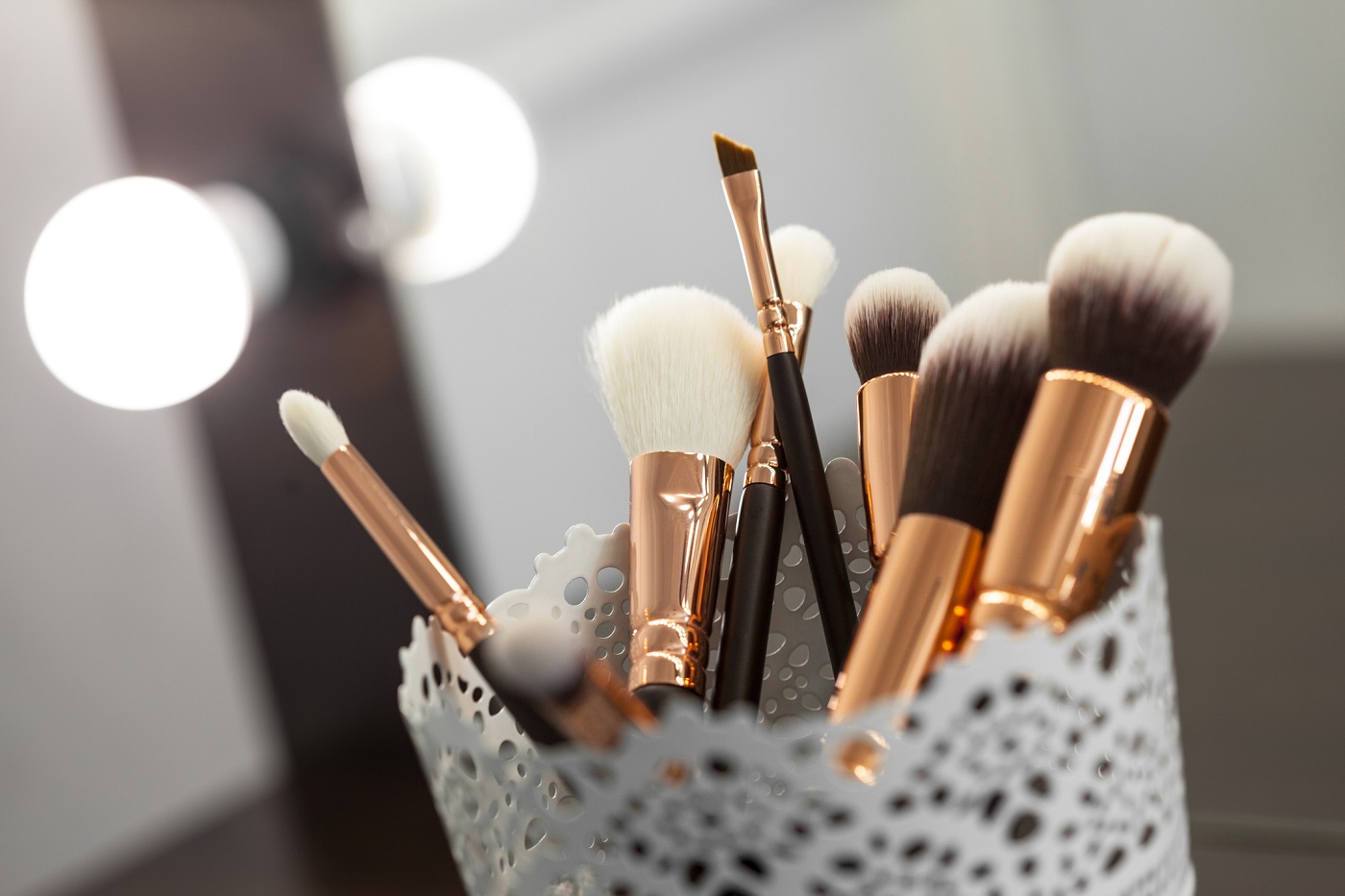 Brochas de maquillaje: para qué sirve cada una y cómo debemos usarlas