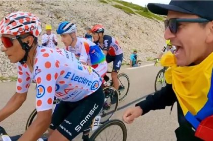 Nairo Quintana charló con seguidor colombiano que lloró al verlo en Tour de Francia 2021 y le prometió foto en París. 