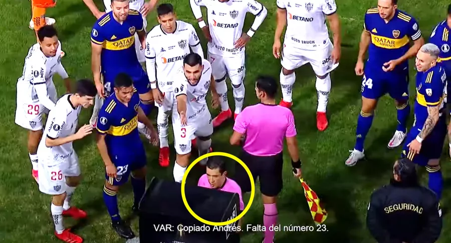 Árbitro colombiano Andrés Rojas, suspendido; anuló gol a Boca en Libertadores.