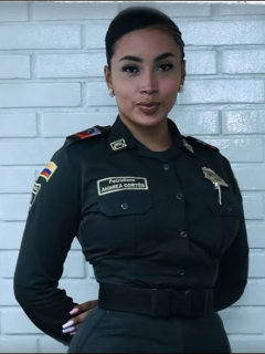 Andrea Cortés, patrullera trans de la Policía, cuenta que se retiró biopolímeros de sus glúteos