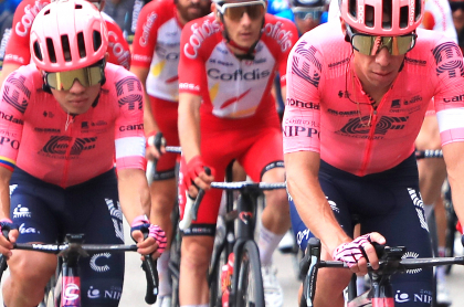 Rigoberto Urán sufren en el Tour de Francia y Sergio Higuita cuenta qué le pasa. Imagen de ambos ciclistas.