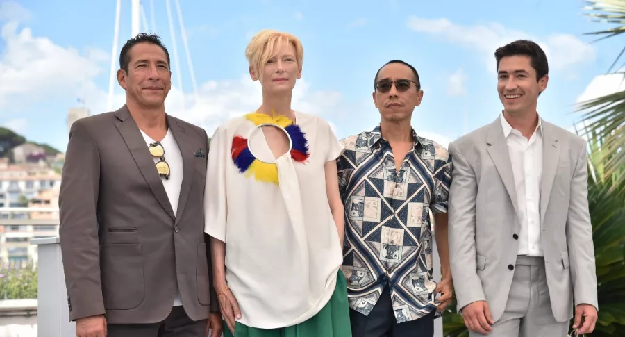 Elkin Díaz,Tilda Swinton, el director Apichatpong Weerasethakul y Juan Pablo Urrego, de 'Memoria', en el Festival de Cine de Cannes.