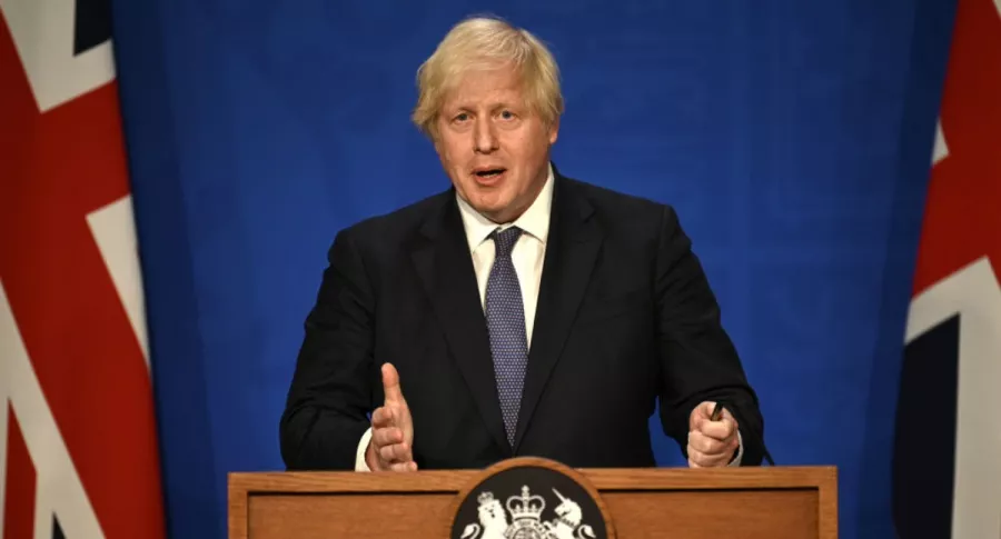El primer ministro británico, Boris Johnson, durante el anuncio del levantamiento de medidas restrictivas por COVID-19.