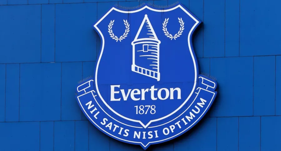 Everton suspende a jugador acusado de delitos sexuales contra menores.