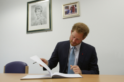 El príncipe Harry publicará sus "íntimas" memorias en 2022.