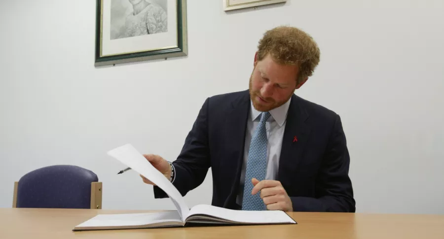 El príncipe Harry publicará sus "íntimas" memorias en 2022.