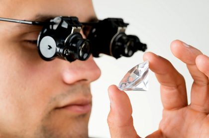 Expertos estudian tercer diamante más grande del mundo para calcular su precio