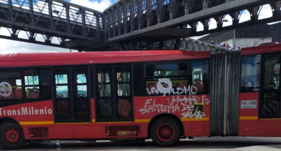 20 de julio: van 6 buses de Transmilenio vandalizados en día de Independencia