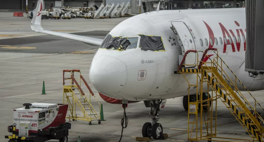 Imagen de un avión de Avianca, que ilustra información sobre incidente en el vuelo AV83 entre Los Ángeles y Bogotá