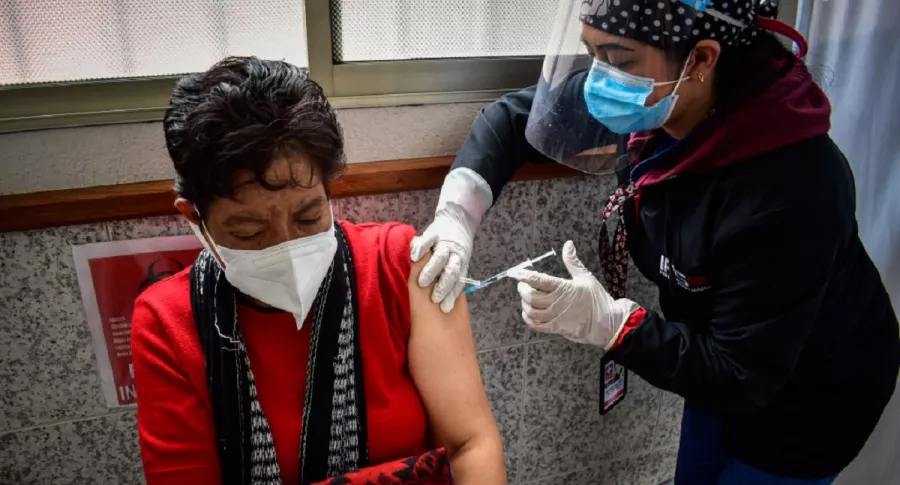 Imagen de vacuna que ilustra nota; COVID-19: vacunación en Colombia se abre para todos en agosto