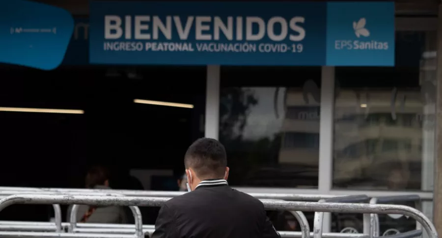 Mayores de 30 años en Bogotá no se están vacunando, dice alcaldesa Claudia López