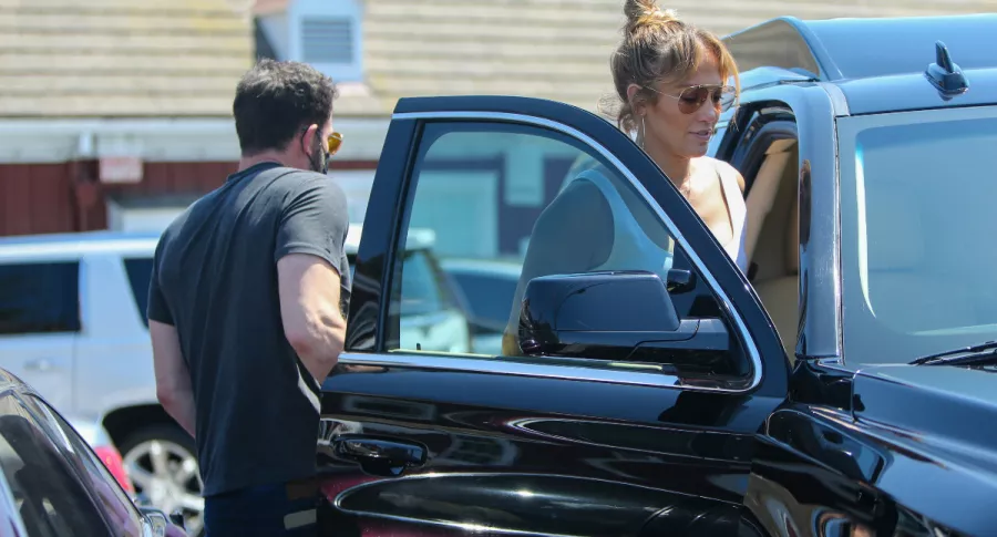 Ben Affleck y Jennifer Lopez, en nota de la primera foto que publicó la actriz con el actor de forma cariñosa.