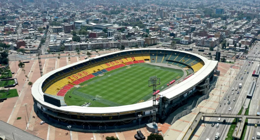 Claudia López confirmó que Independiente Santa Fe y Millonarios podrán tener hinchas en el Estadio El Campín de Bogotá. 