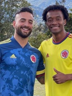 Juan Guillermo Cuadrado y Maluma, quienes se encontraron para jugar un partido de fútbol.