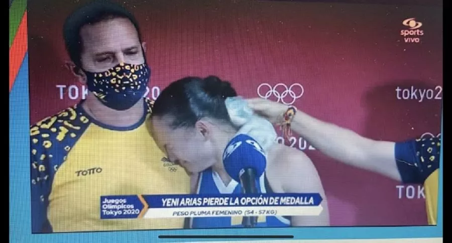Jenny Arias llorando luego de perder medalla en Olímpicos y no poder operar a su padre.