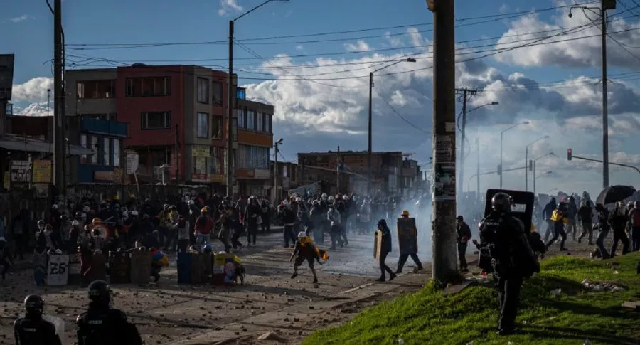 Imagen de protestas en Bogotá que ilustra nota; bloqueos en Transmilenio de Usme