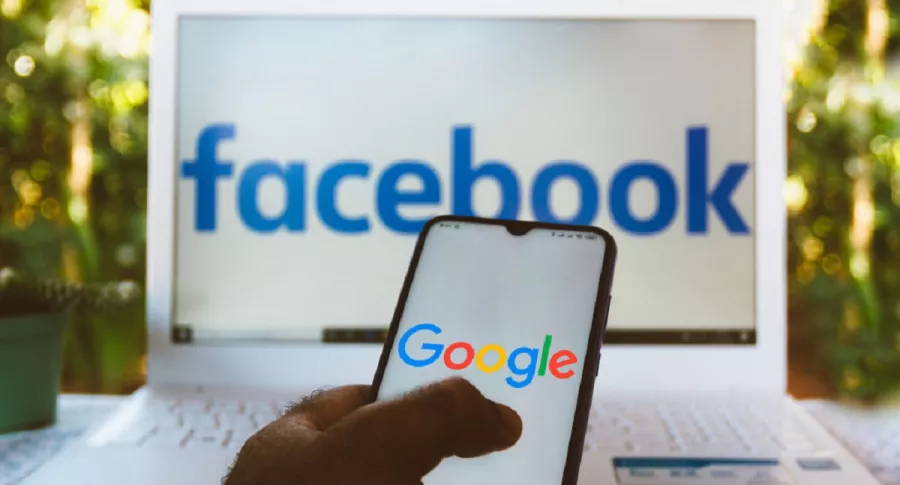 Facebook y Google promoverán la exigencia de vacunas a sus empleados.