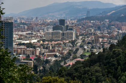 Foto panorámica de Bogotá, en nota de qué zonas son recomendadas para comprar, según expertos.