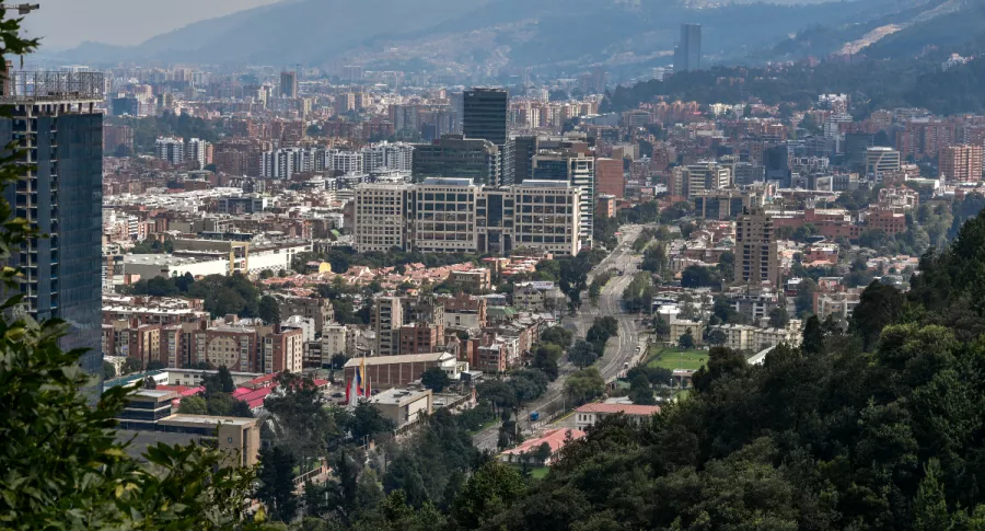 Foto panorámica de Bogotá, en nota de qué zonas son recomendadas para comprar, según expertos.