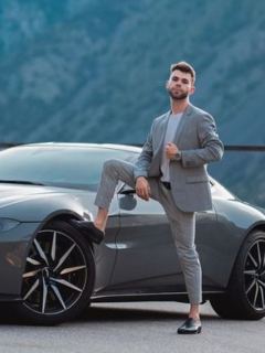 Youtuber español Salva estrelló su Aston Martin días después de comprarlo