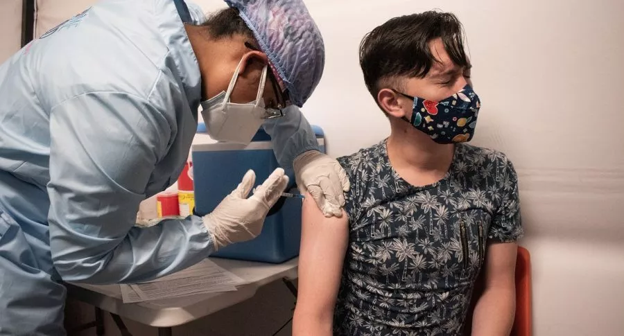 Inicia vacunación para mayores de 25 años en Colombia este viernes