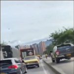 Hombre en camioneta que invadió ciclorruta iría de afán porque le desocuparon la casa