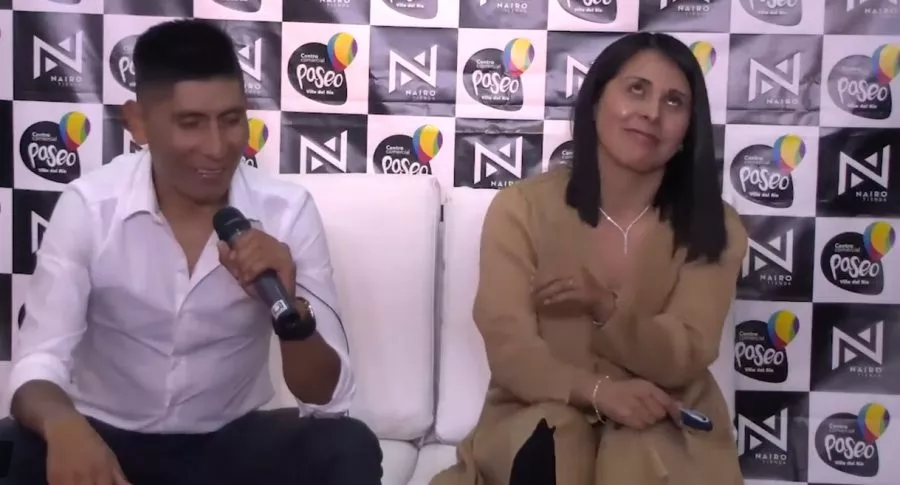 Nairo Quintana molesta a su esposa Yeimi Hernández y demuestra que la ama mucho.