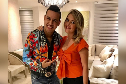 Foto de Martín Elías y DAyana Jaimes, a propósito de que la llamaron quitamaridos