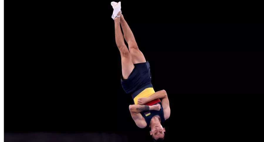 Ángel Hernández en prueba de gimnasia en Juegos Olímpicos de Tokio, a propósito de dura denuncia que hizo de que lo tienen varado en aeropuerto de Japón y le deben plata.