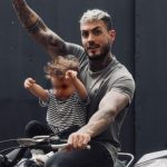 Mateo Carvajal da excéntricos regalos a su hijo, que apenas cumplió 2 años