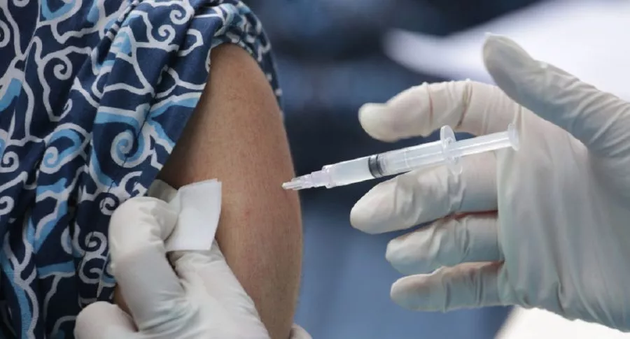 Imagen de vacuna que ilustra nota; Sinovac mantiene alta eficacia contra el COVID-19: Gobierno de Chile
