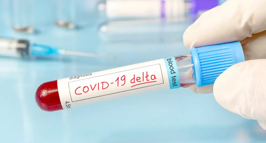Imagen de prueba de sangre con la variante delta de COVID-19 ilustra nota sobre casos en Bogotá